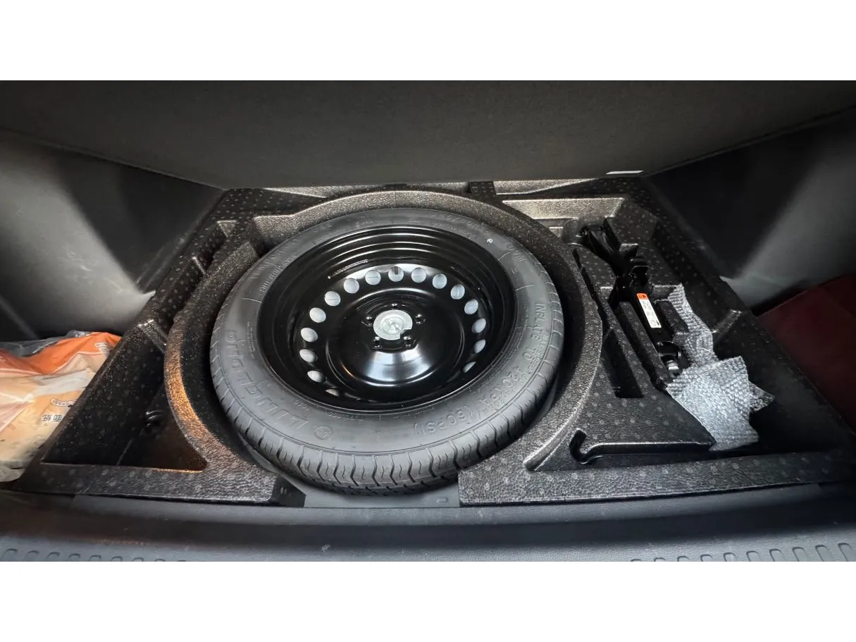 Car image 26
