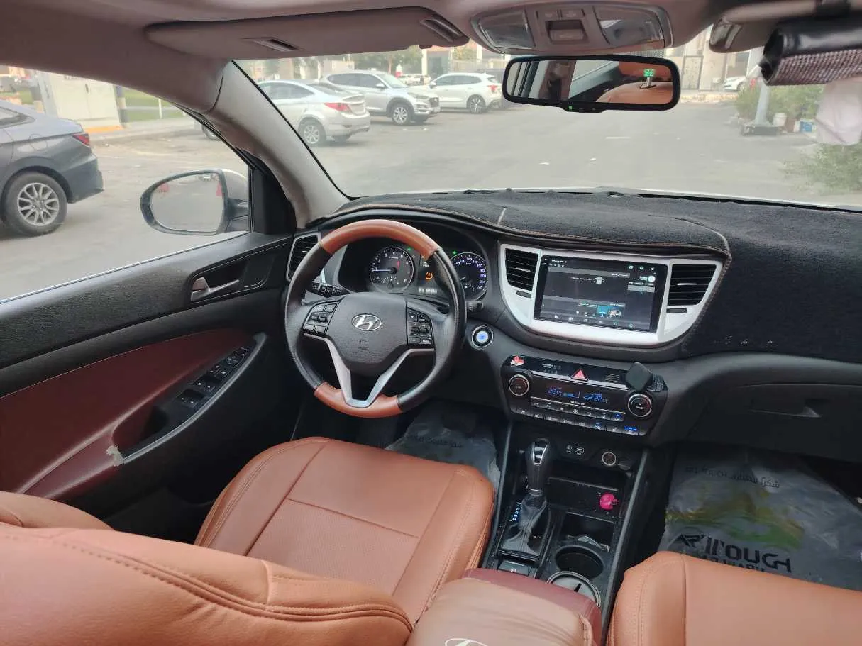 Car image 18