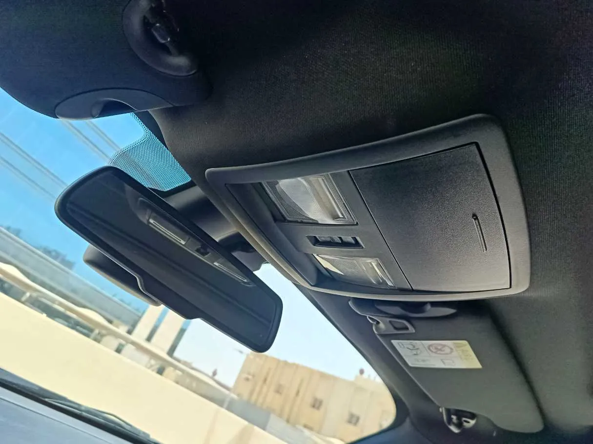 Car image 29