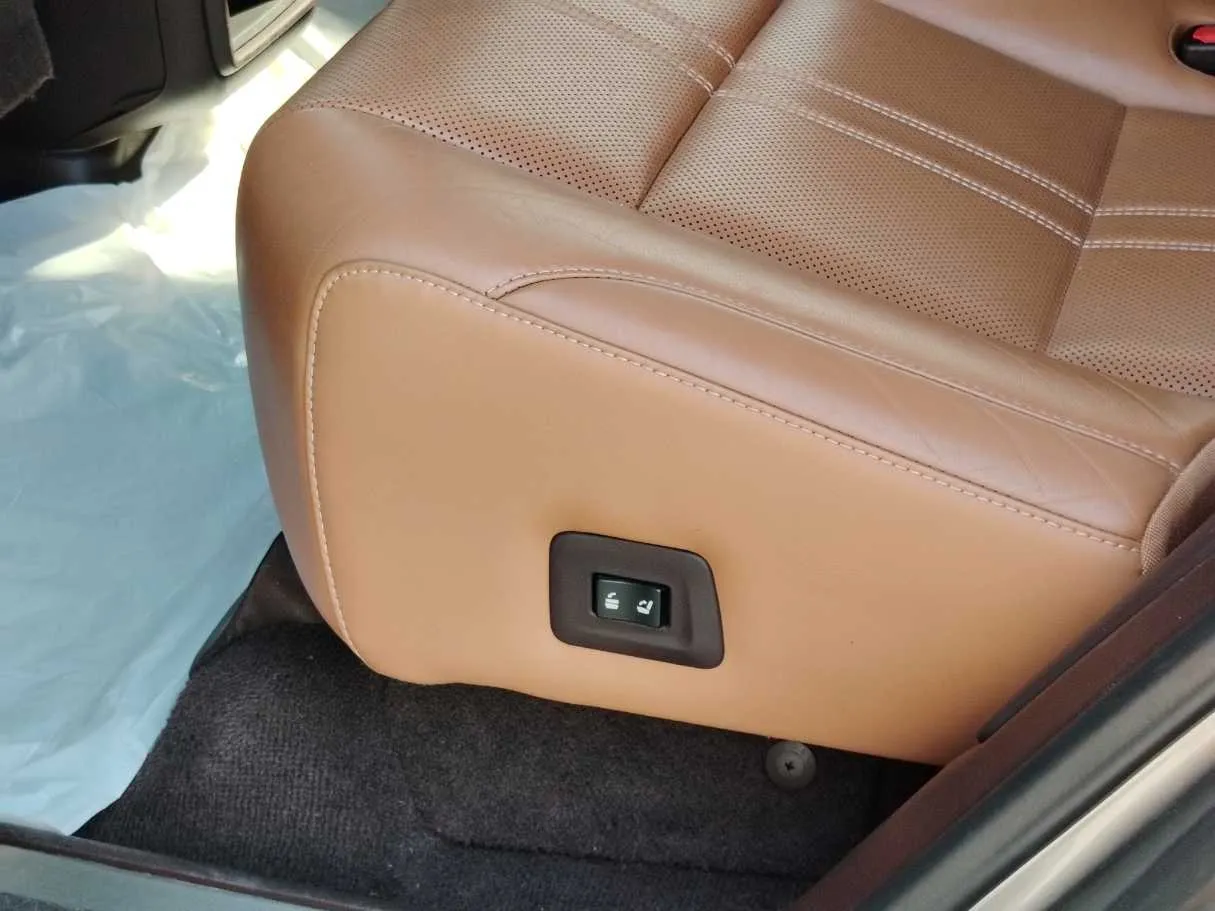 Car image 30