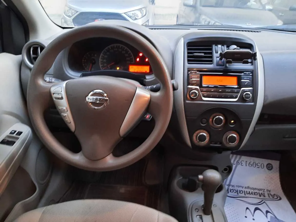 Car image 12
