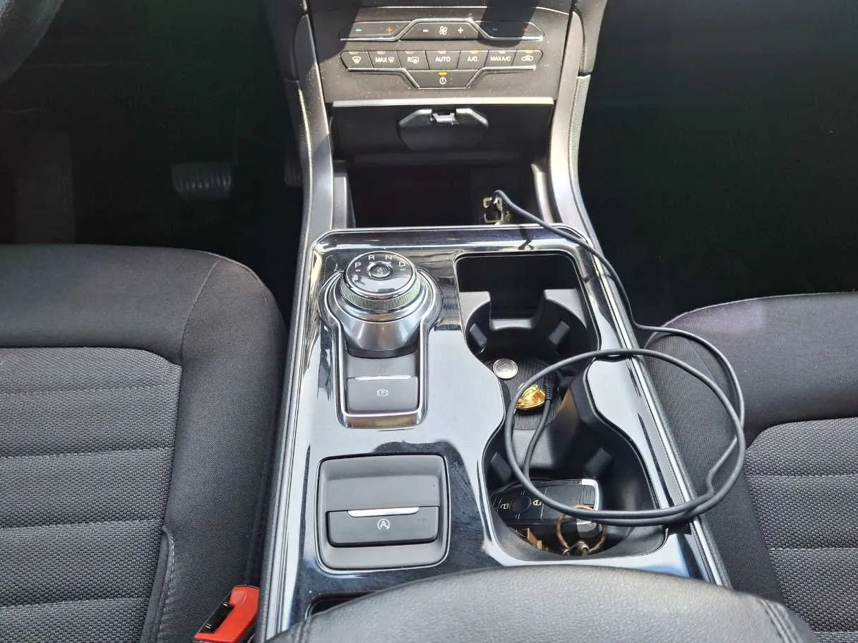 Car image 12