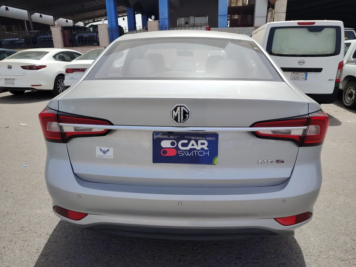 Car image 6