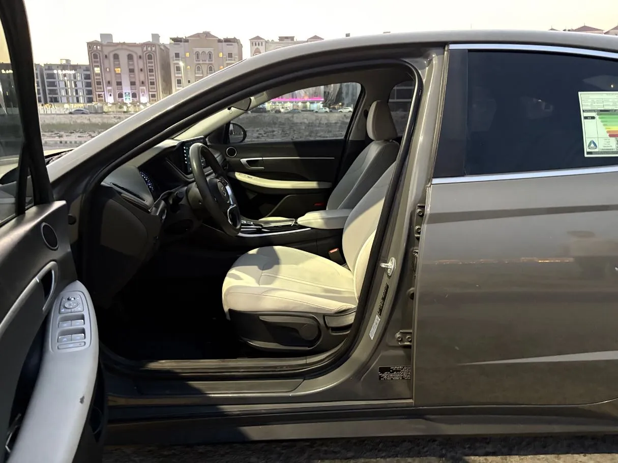 Car image 11