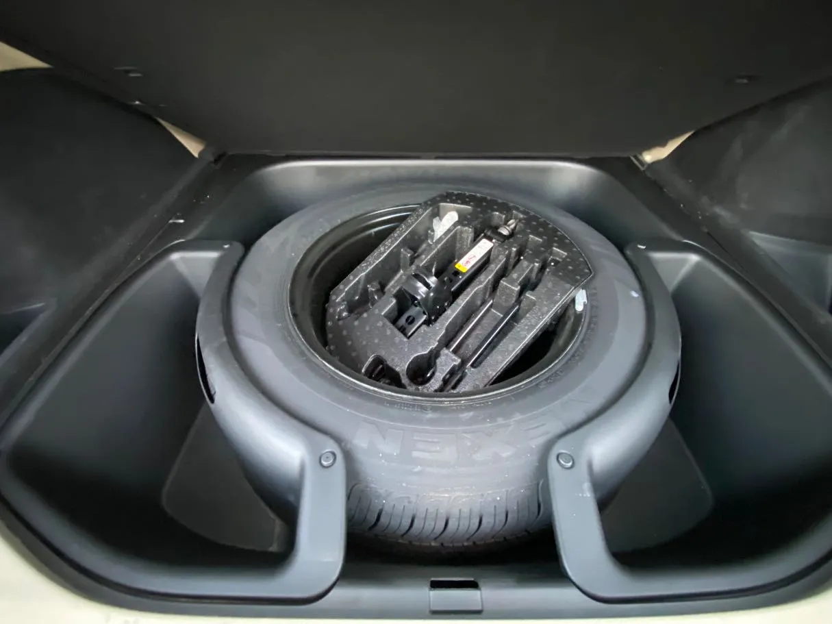 Car image 27