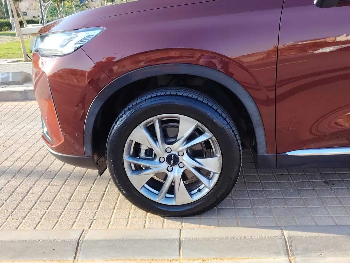 Car image 9