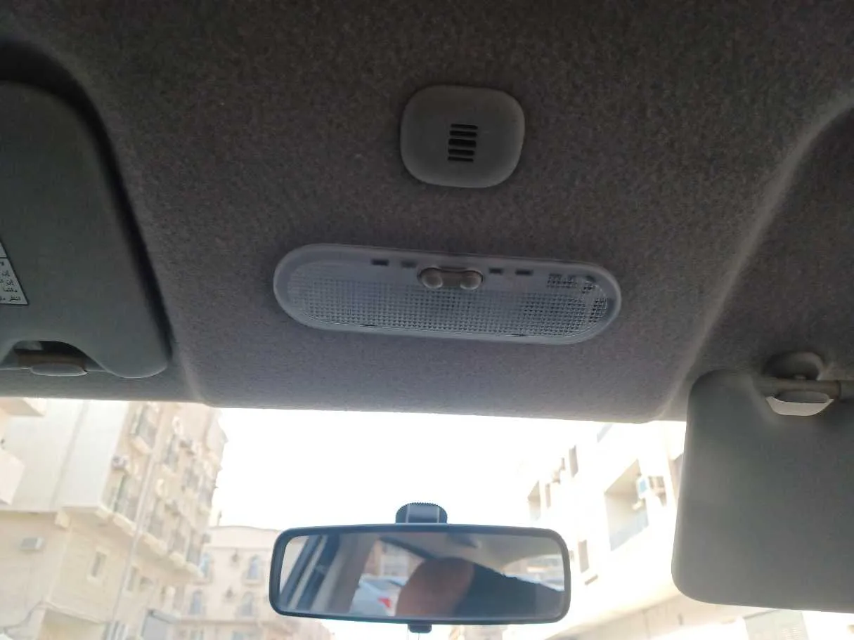 Car image 18