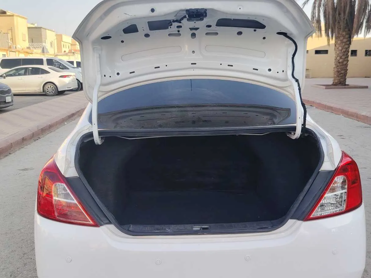 Car image 23