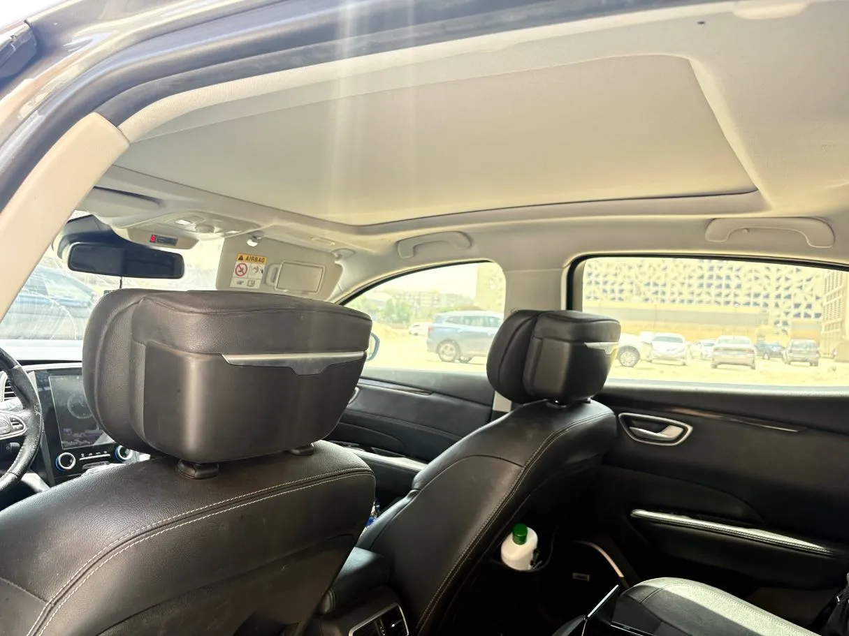 Car image 17