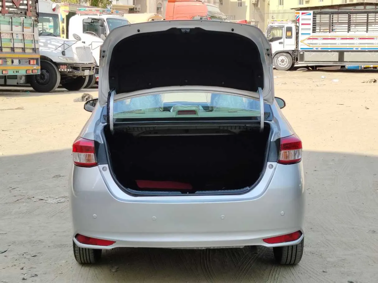 Car image 22