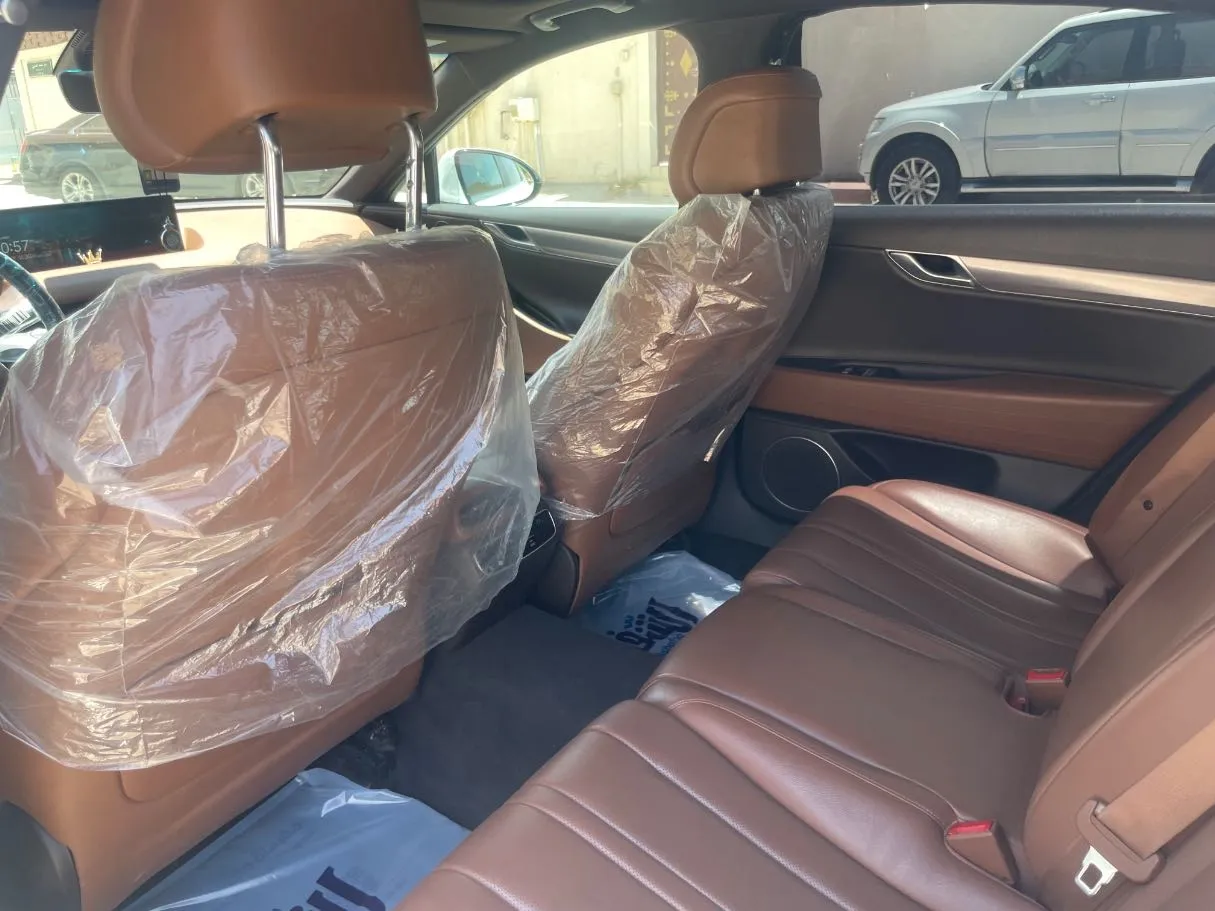 Car image 17