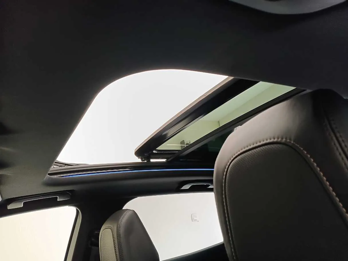 Car image 27