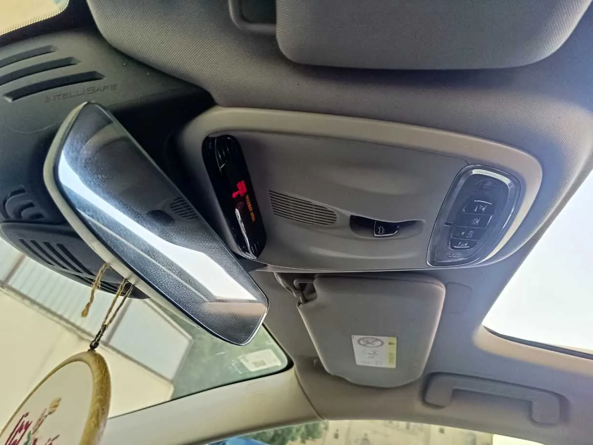 Car image 32