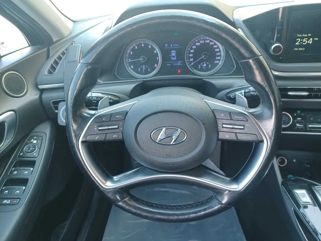 Car image 16