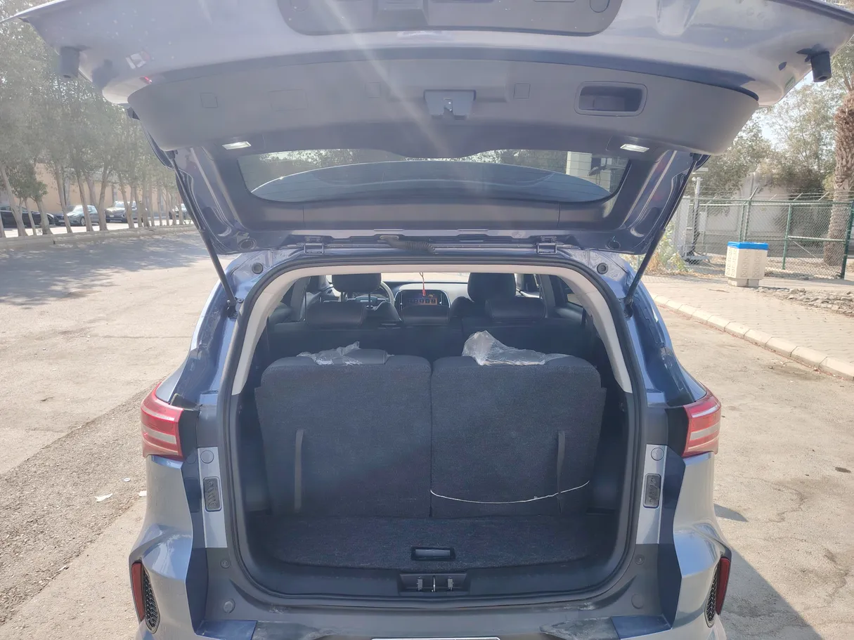 Car image 24