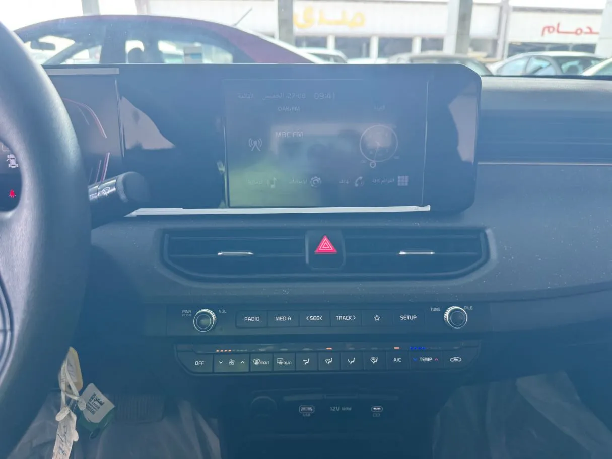 Car image 13