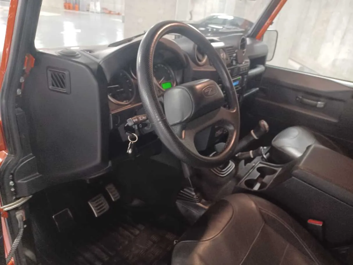 Car image 12