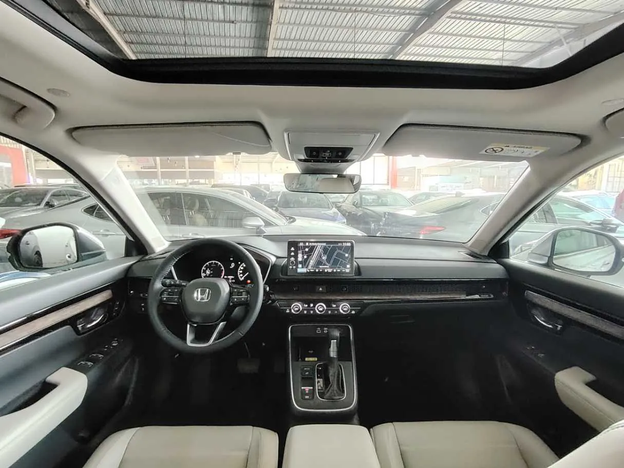 Car image 25