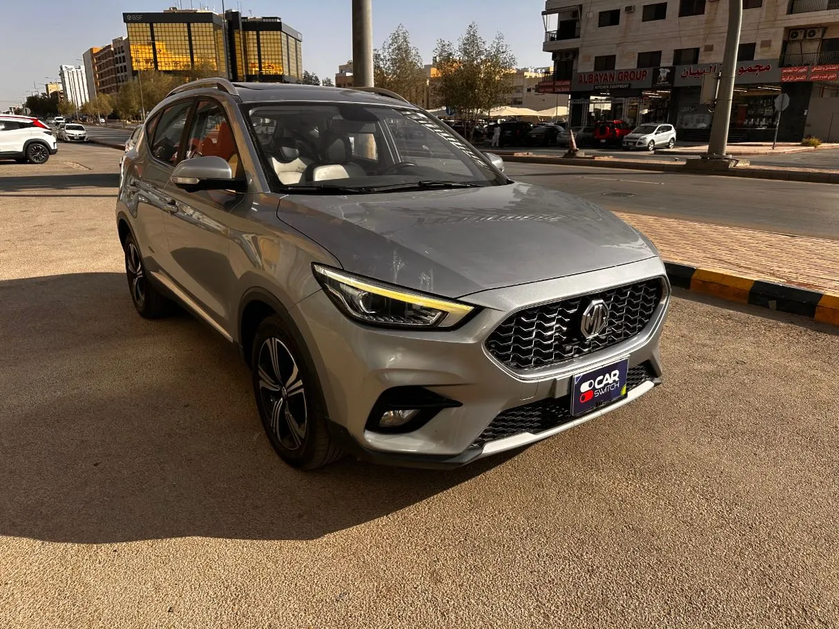 Car image 3