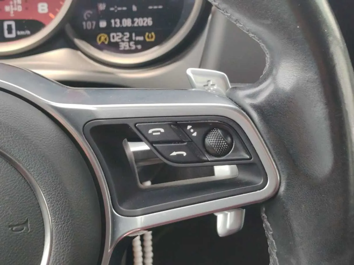 Car image 23
