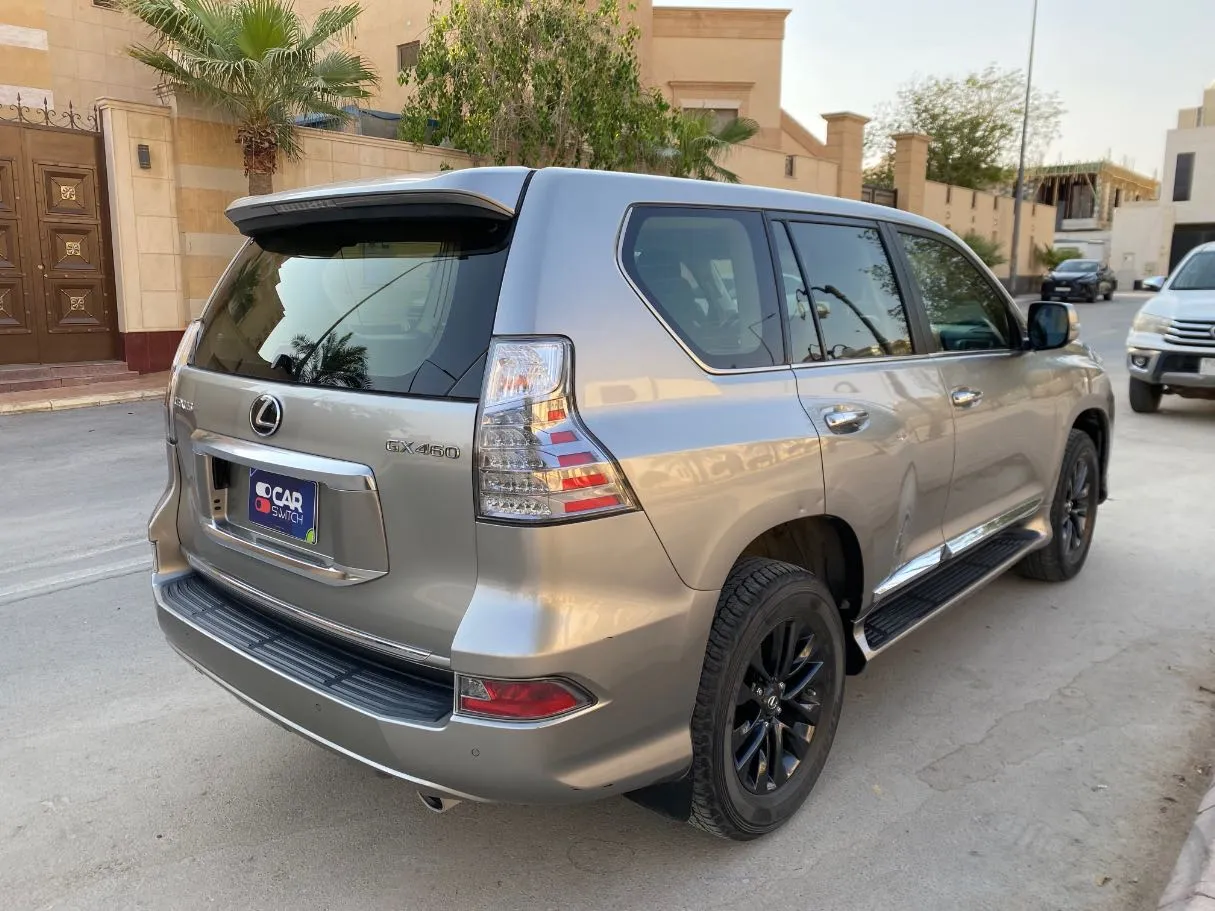 Car image 5