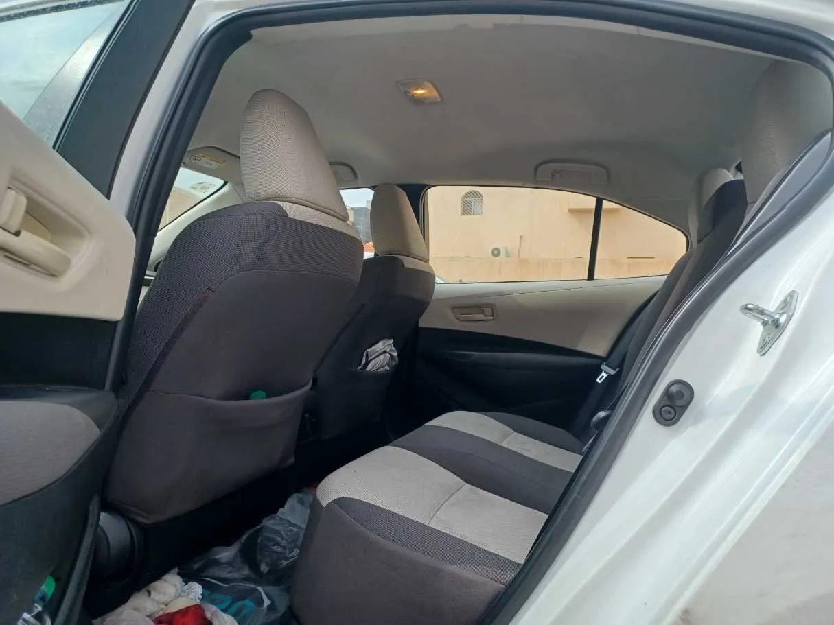 Car image 14