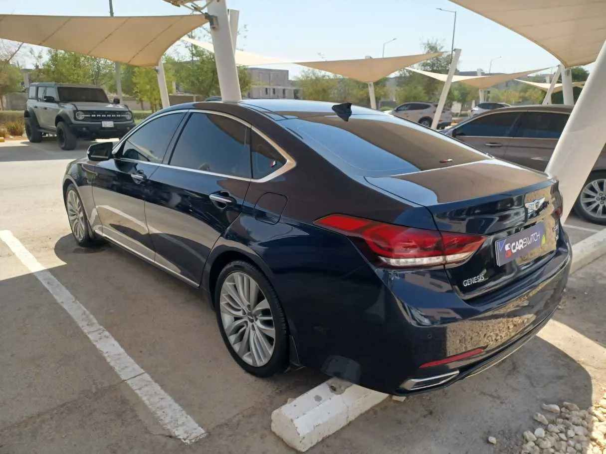 Car image 7