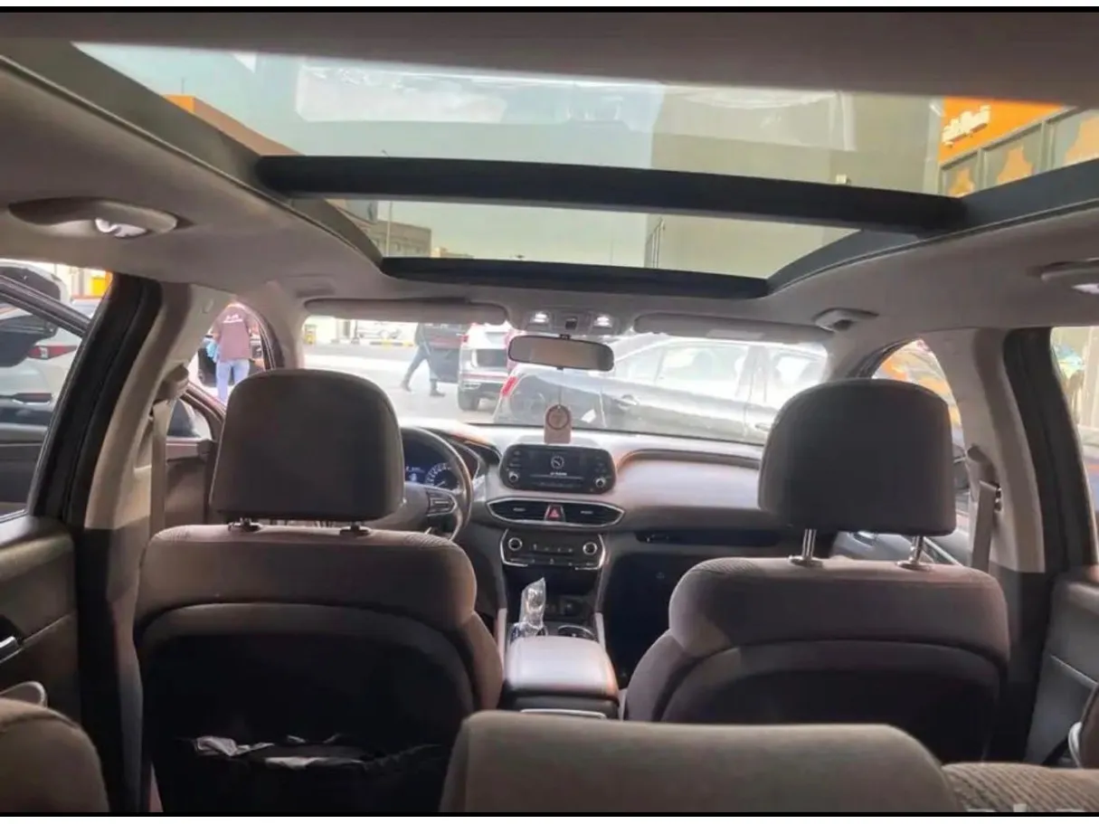 Car image 14