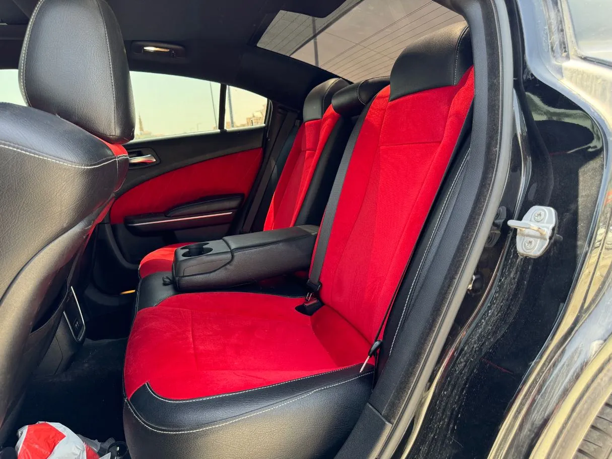 Car image 14
