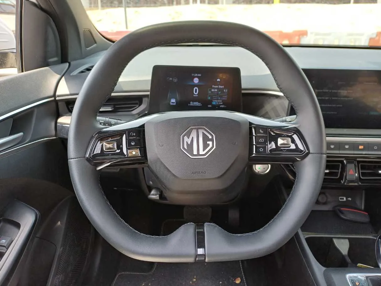 Car image 18