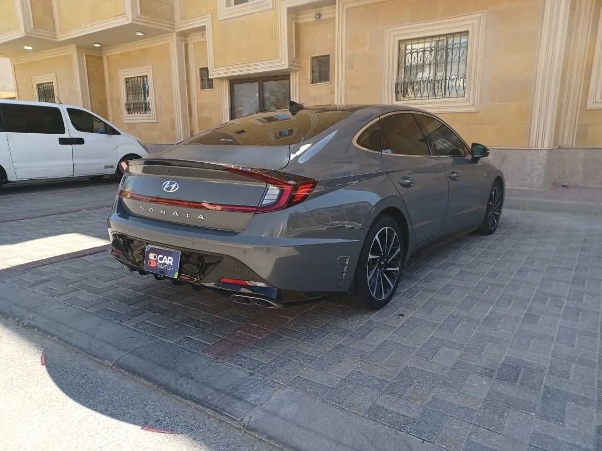 Car image 5