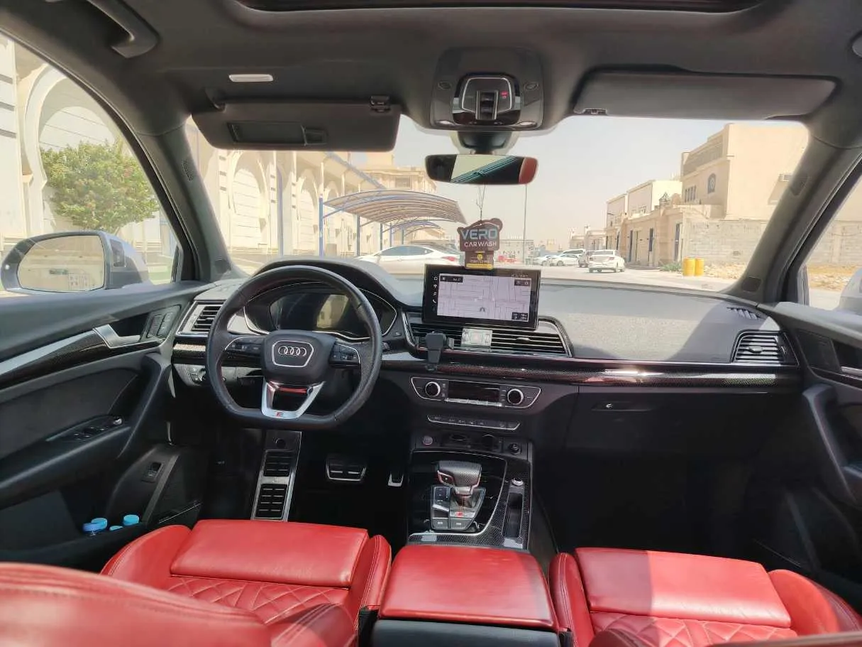 Car image 18