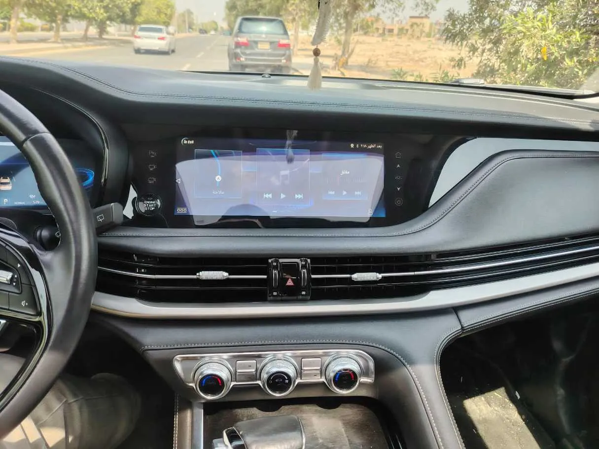 Car image 25