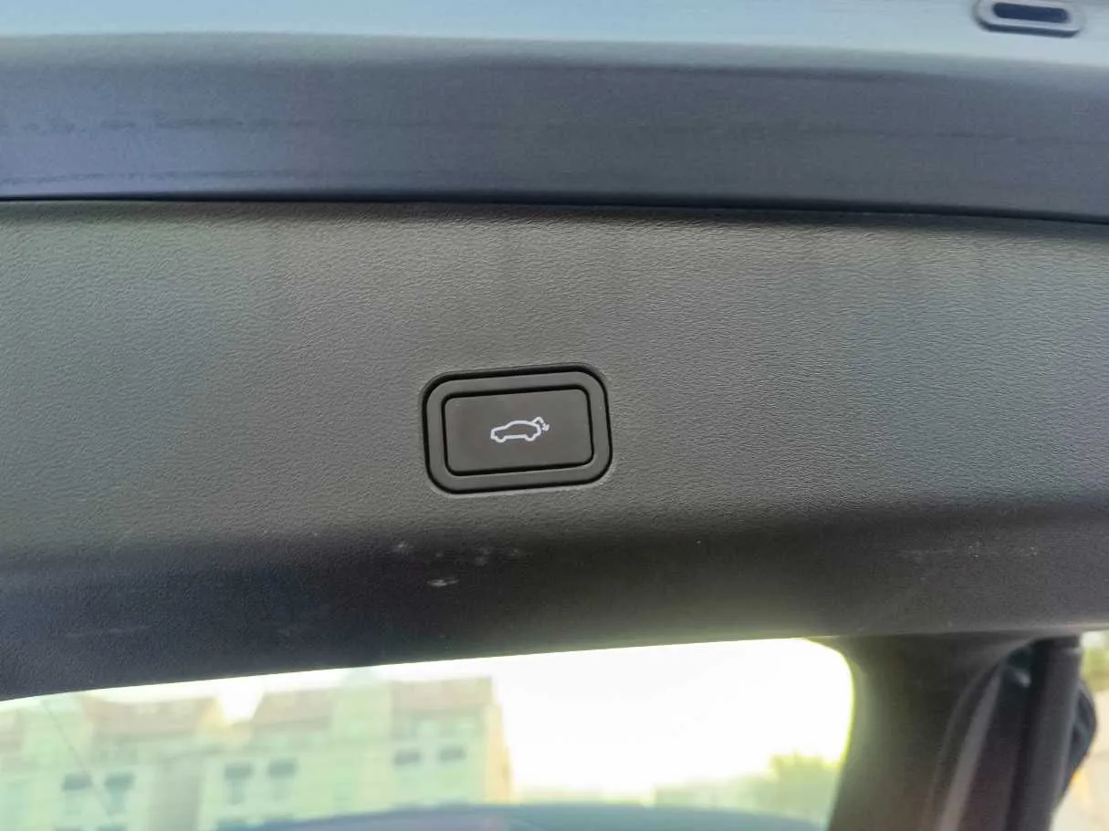 Car image 33