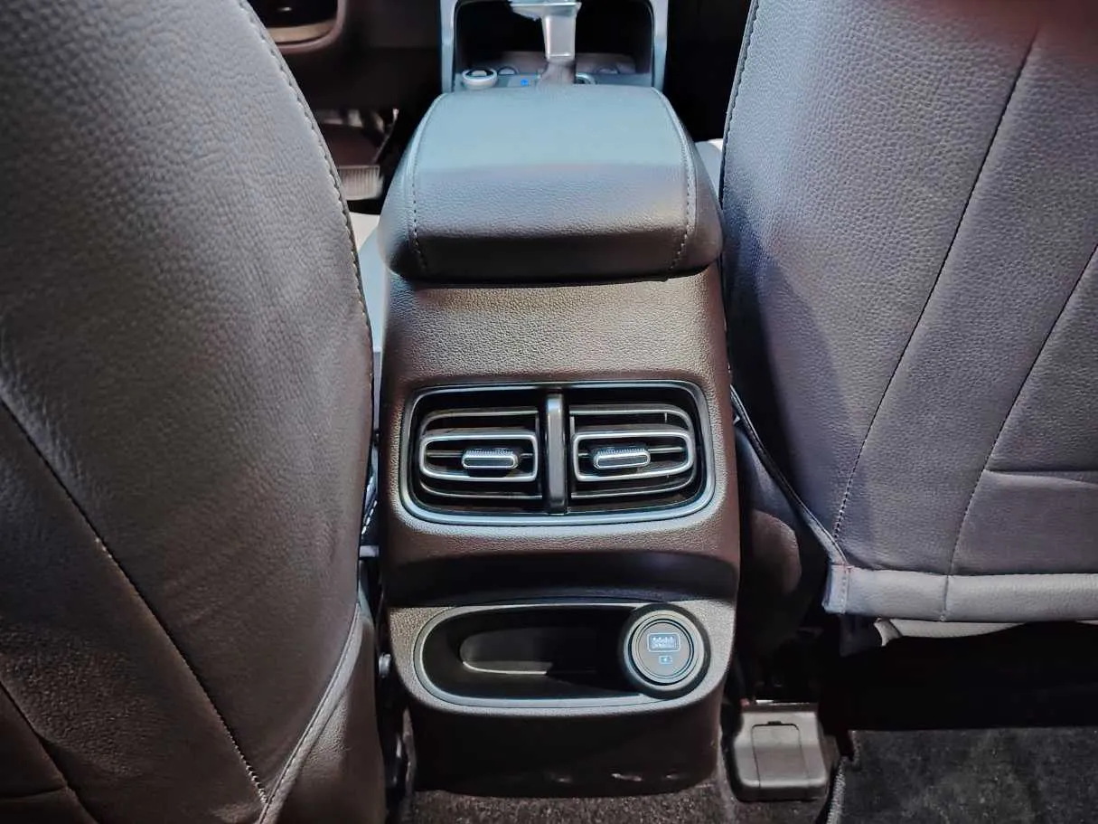Car image 34