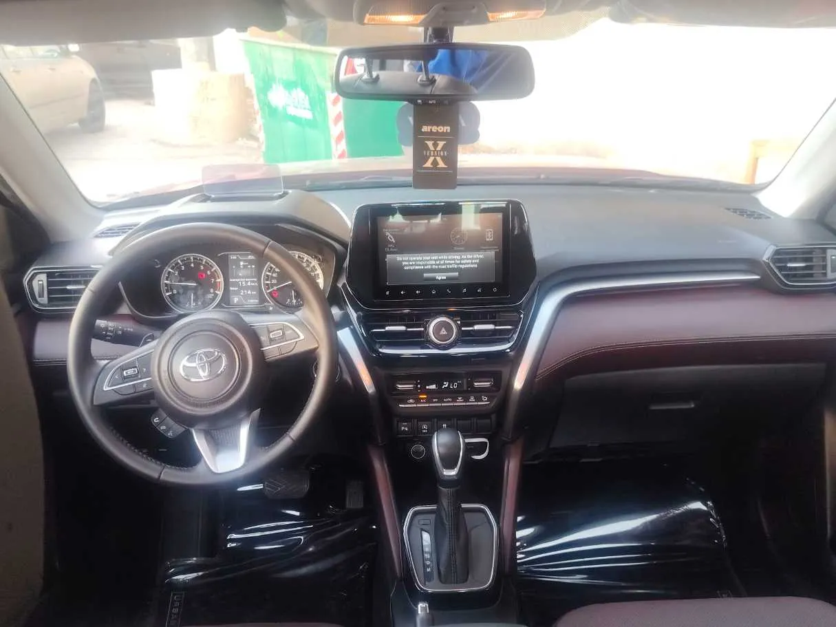 Car image 18