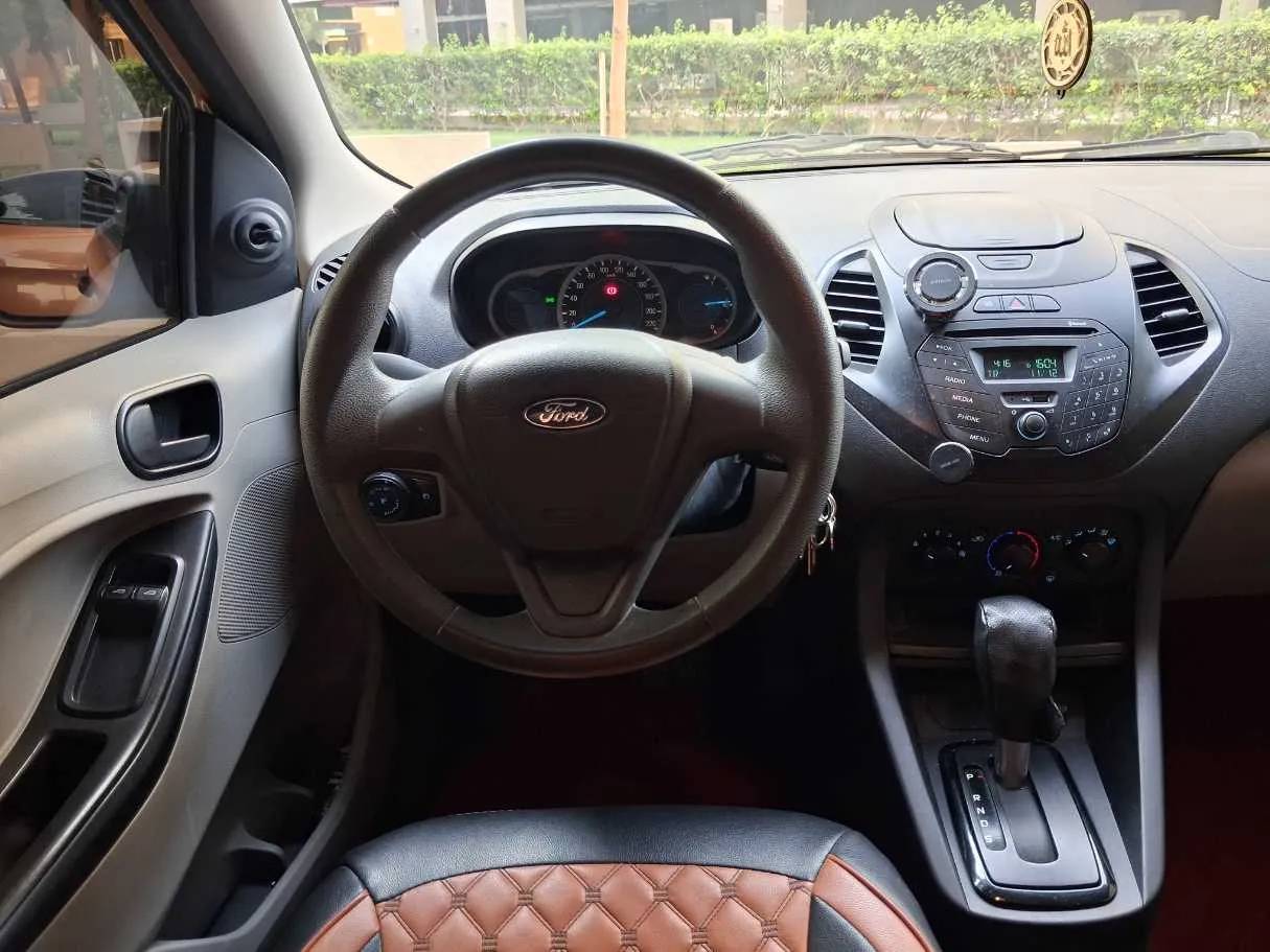 Car image 15