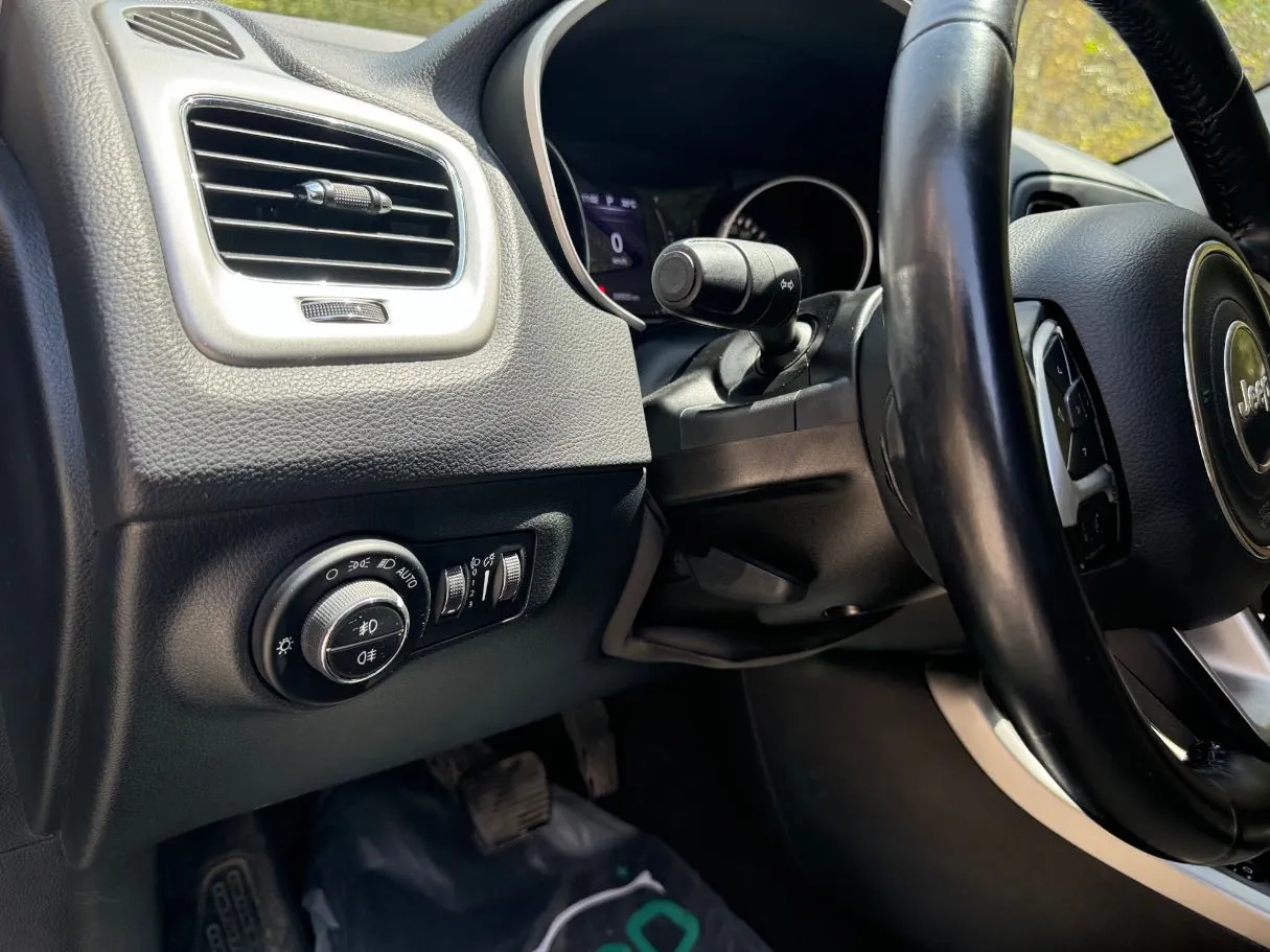 Car image 27