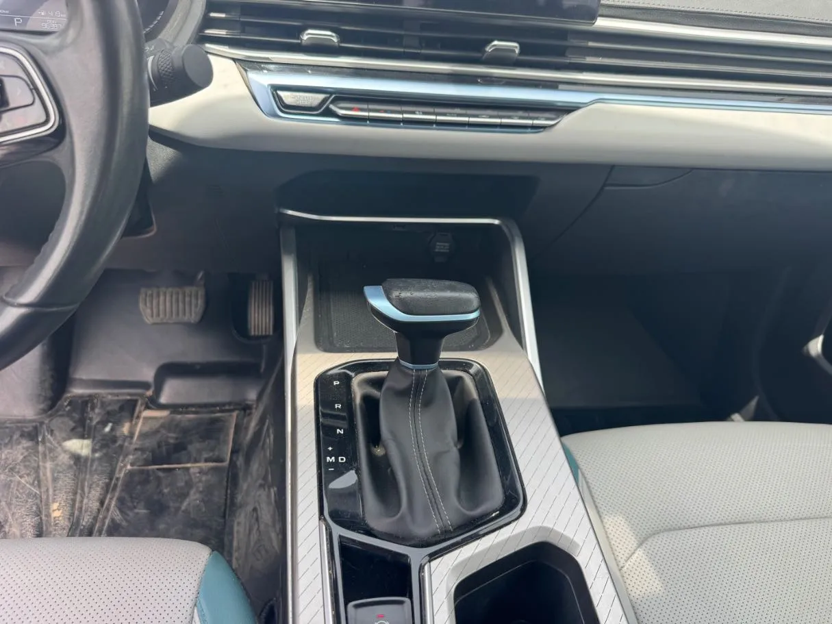Car image 13