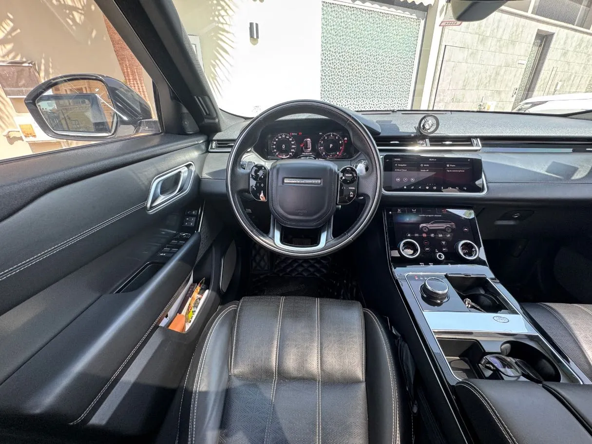 Car image 17