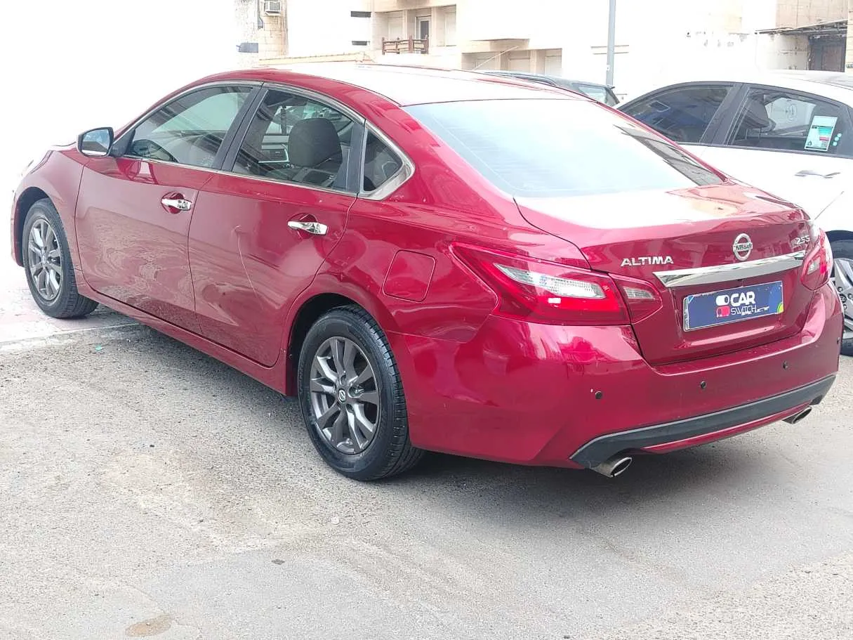 Car image 8
