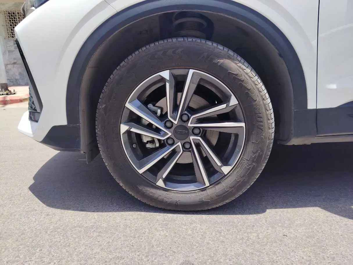 Car image 11