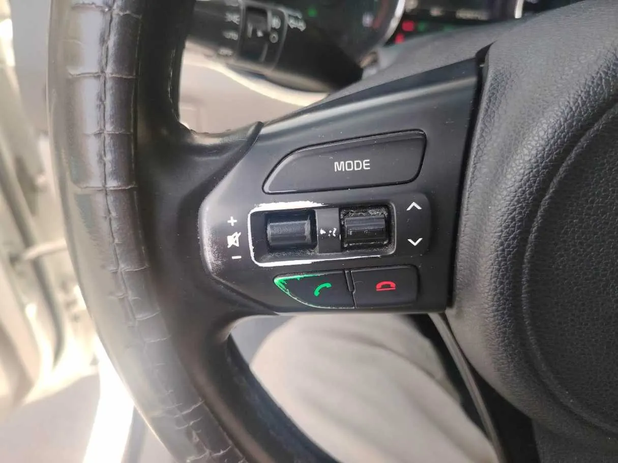 Car image 34