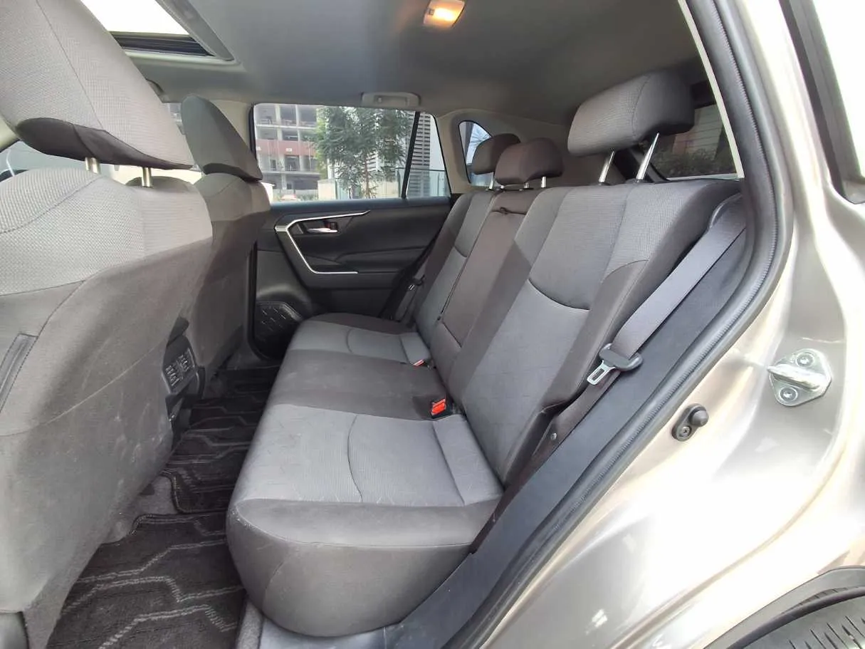 Car image 13