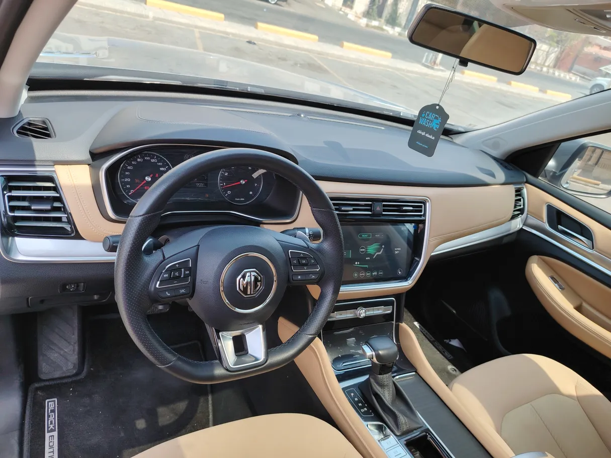 Car image 11
