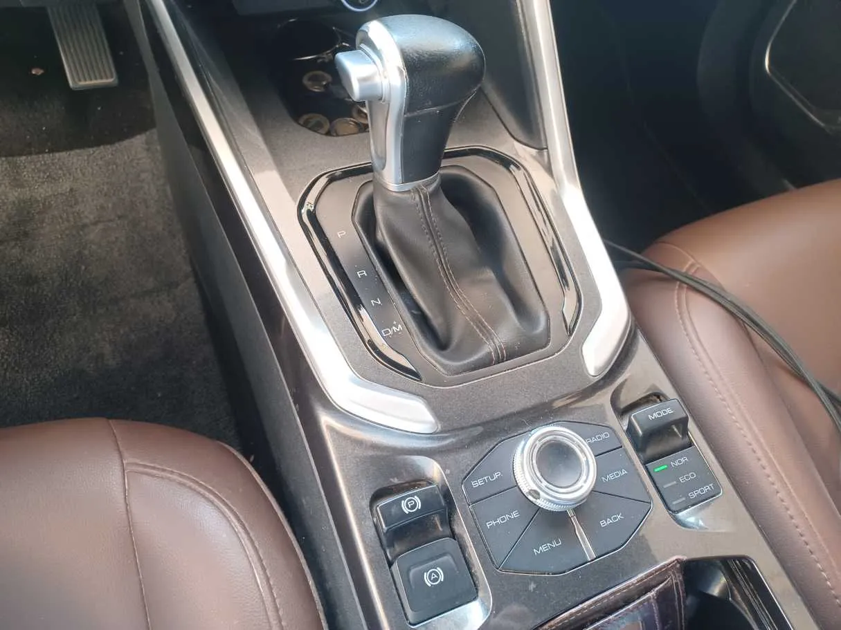 Car image 17