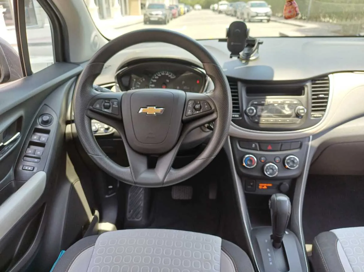 Car image 14