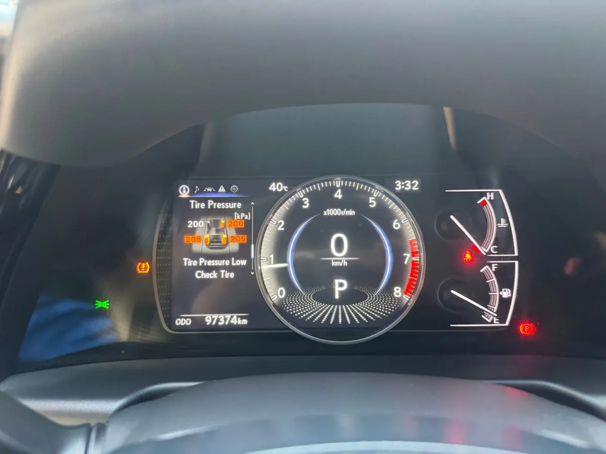 Car image 18