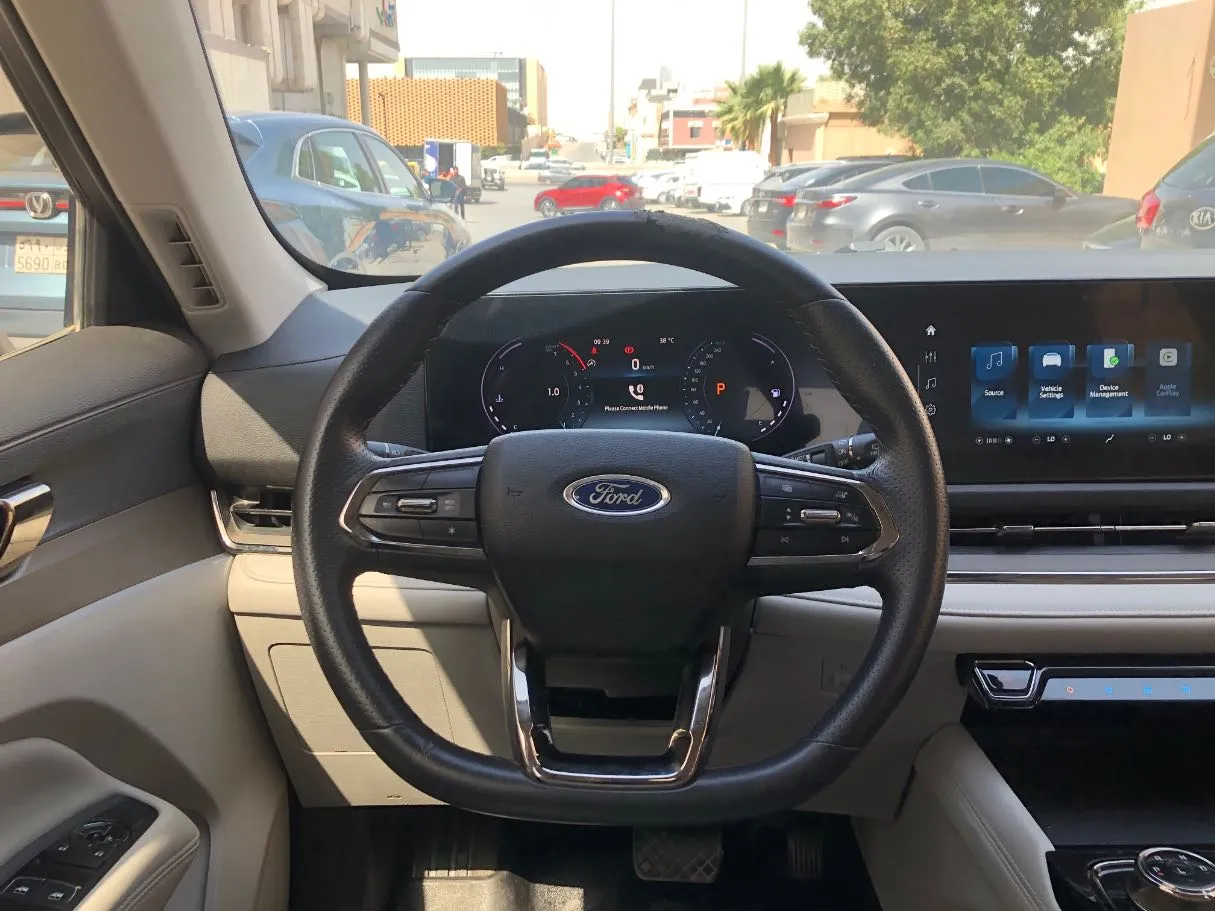 Car image 19