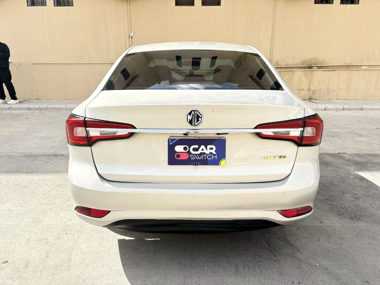 Car image 6
